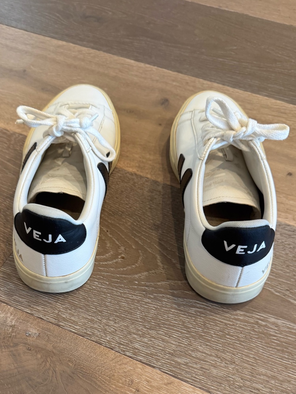 Veja White Leather Low-Top Sneakers with Black V Logo - Picture 3 of 9